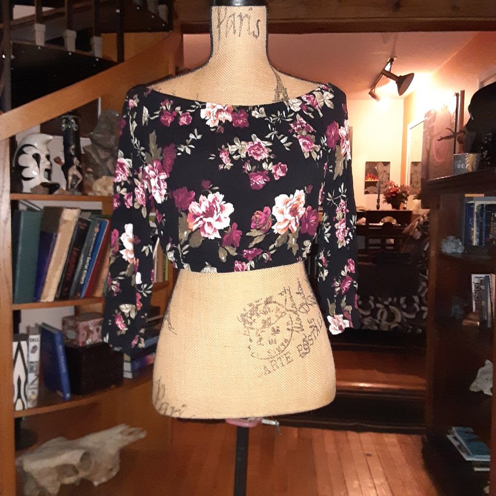 half sleeve, crop top. size lg